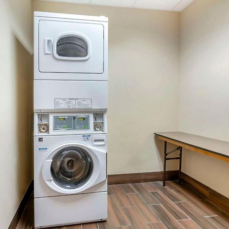 בליית'וויל Comfort Inn & Suites מראה חיצוני תמונה