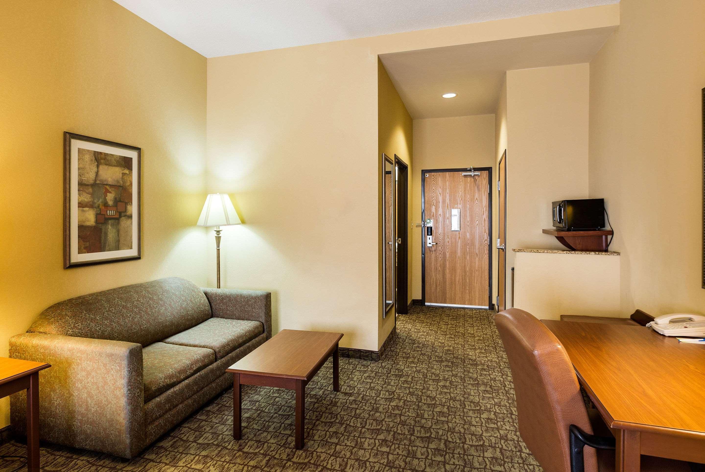בליית'וויל Comfort Inn & Suites מראה חיצוני תמונה