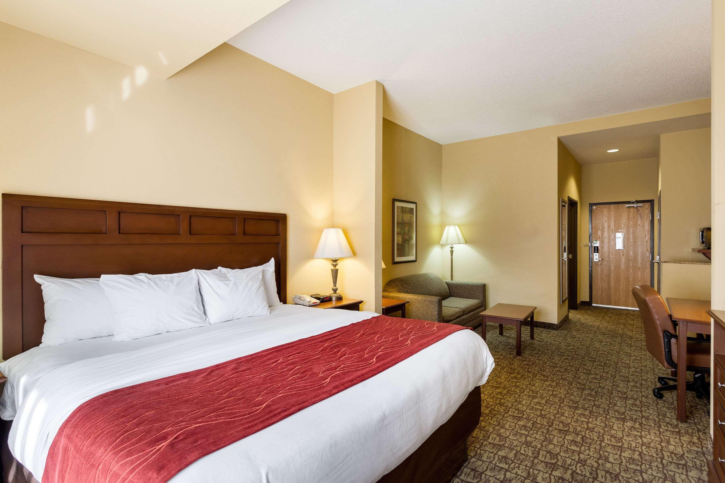 בליית'וויל Comfort Inn & Suites מראה חיצוני תמונה