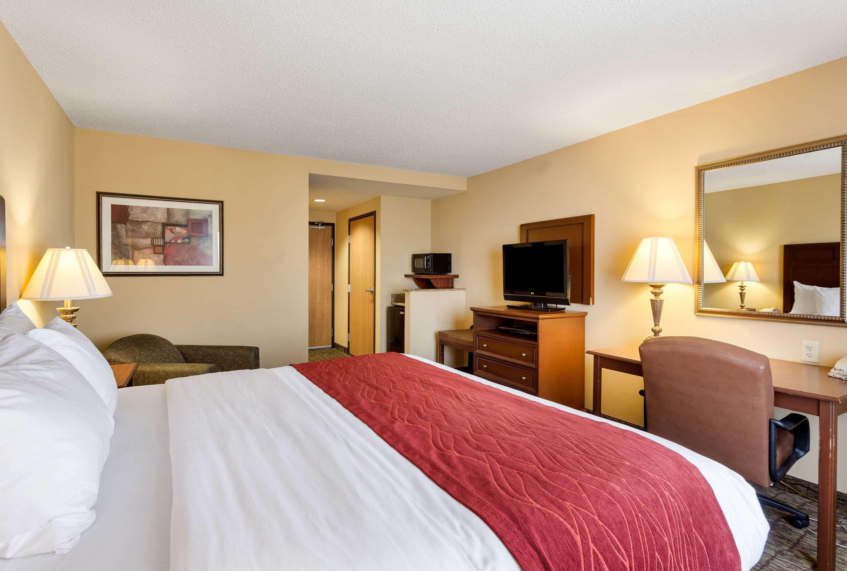 בליית'וויל Comfort Inn & Suites מראה חיצוני תמונה