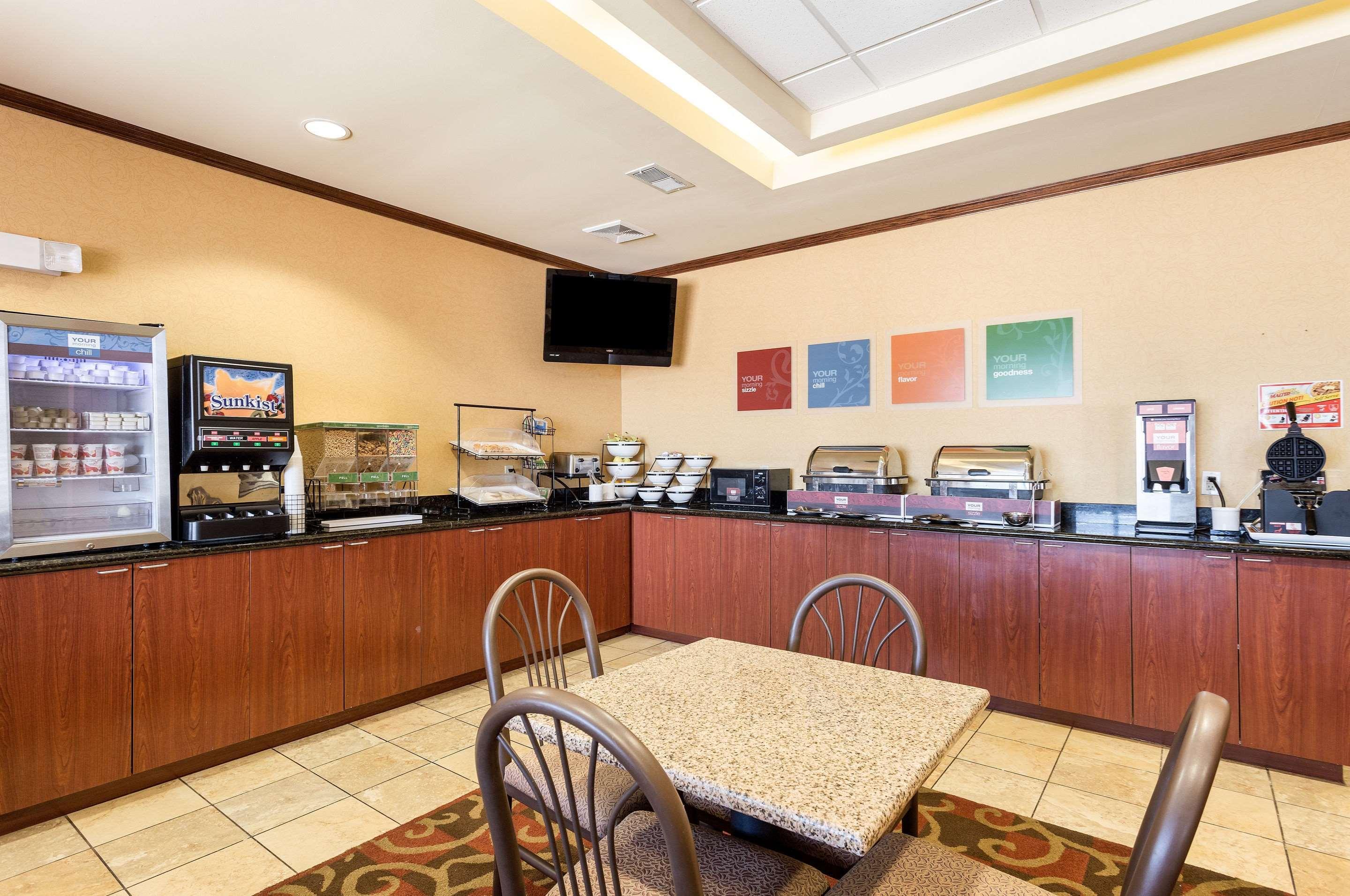 בליית'וויל Comfort Inn & Suites מראה חיצוני תמונה