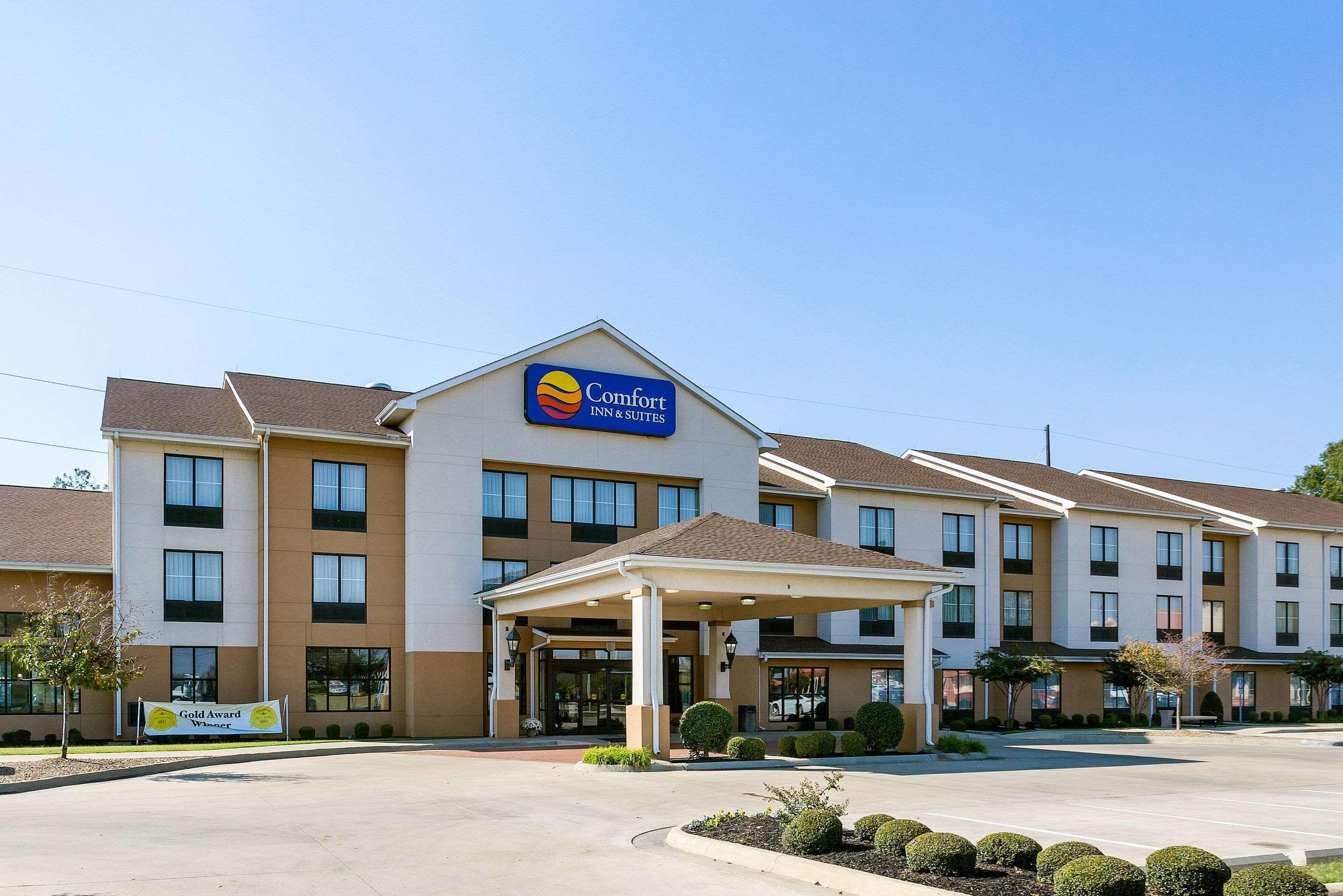 בליית'וויל Comfort Inn & Suites מראה חיצוני תמונה