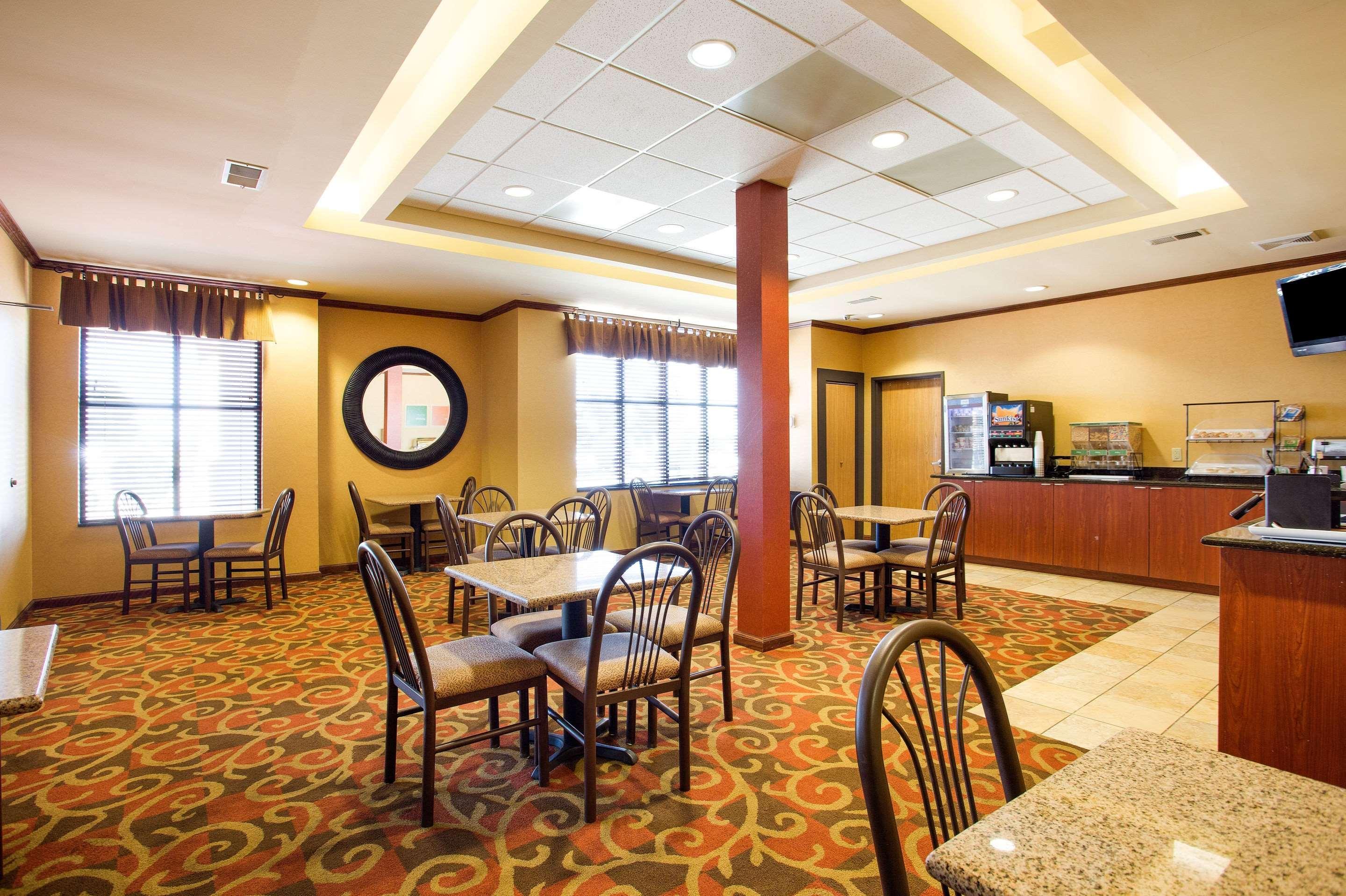 בליית'וויל Comfort Inn & Suites מראה חיצוני תמונה