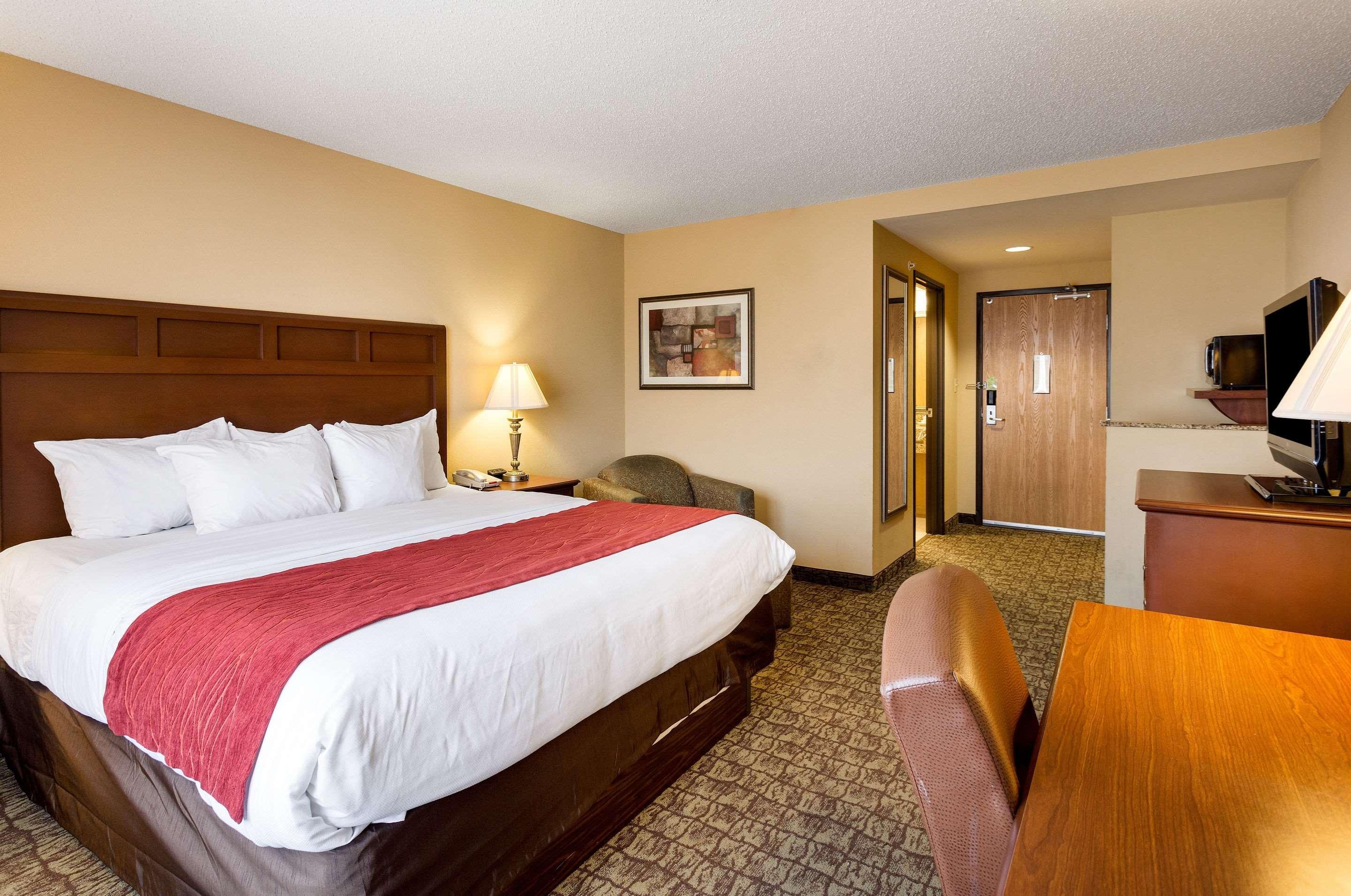 בליית'וויל Comfort Inn & Suites מראה חיצוני תמונה