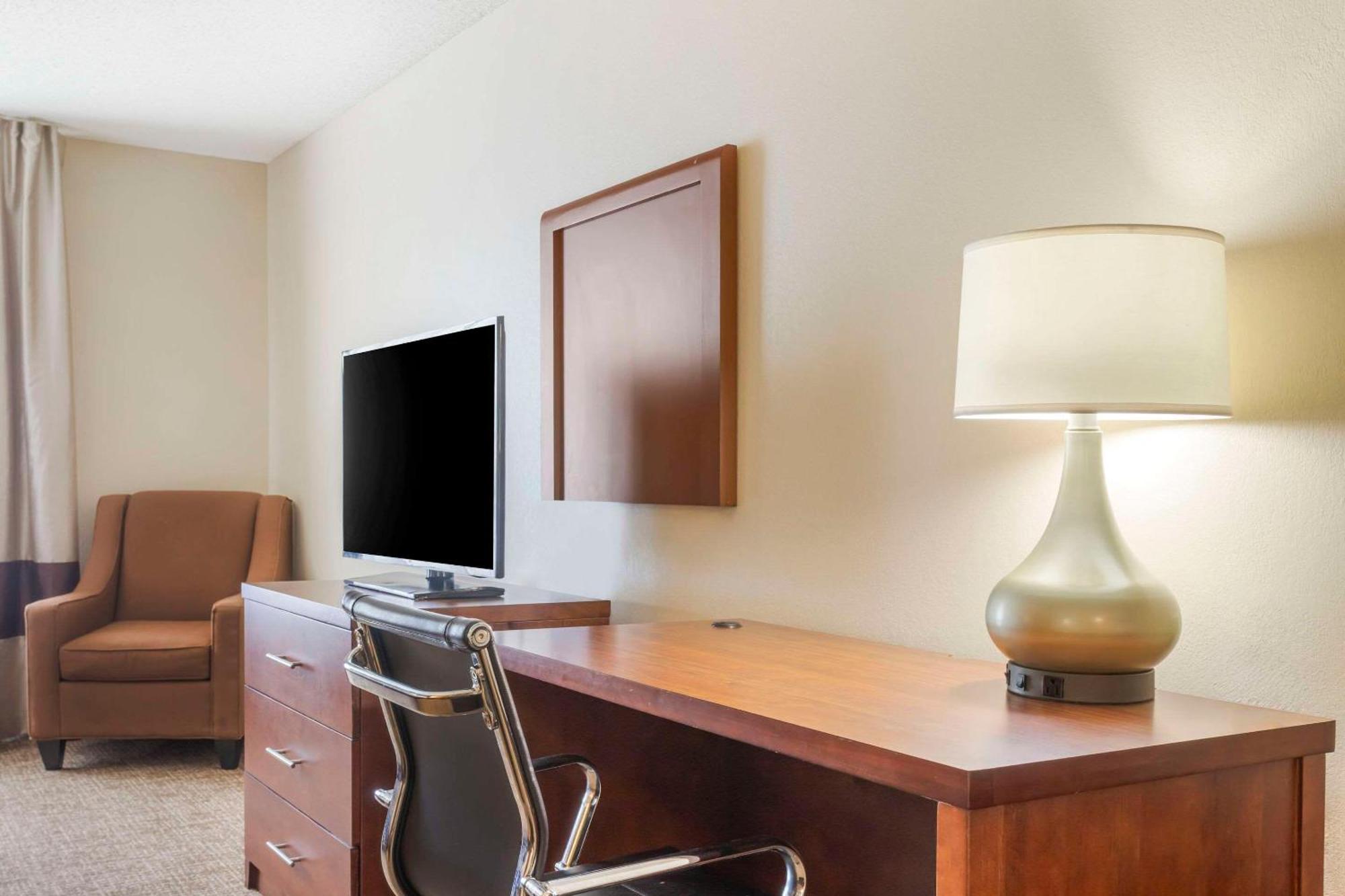 בליית'וויל Comfort Inn & Suites מראה חיצוני תמונה