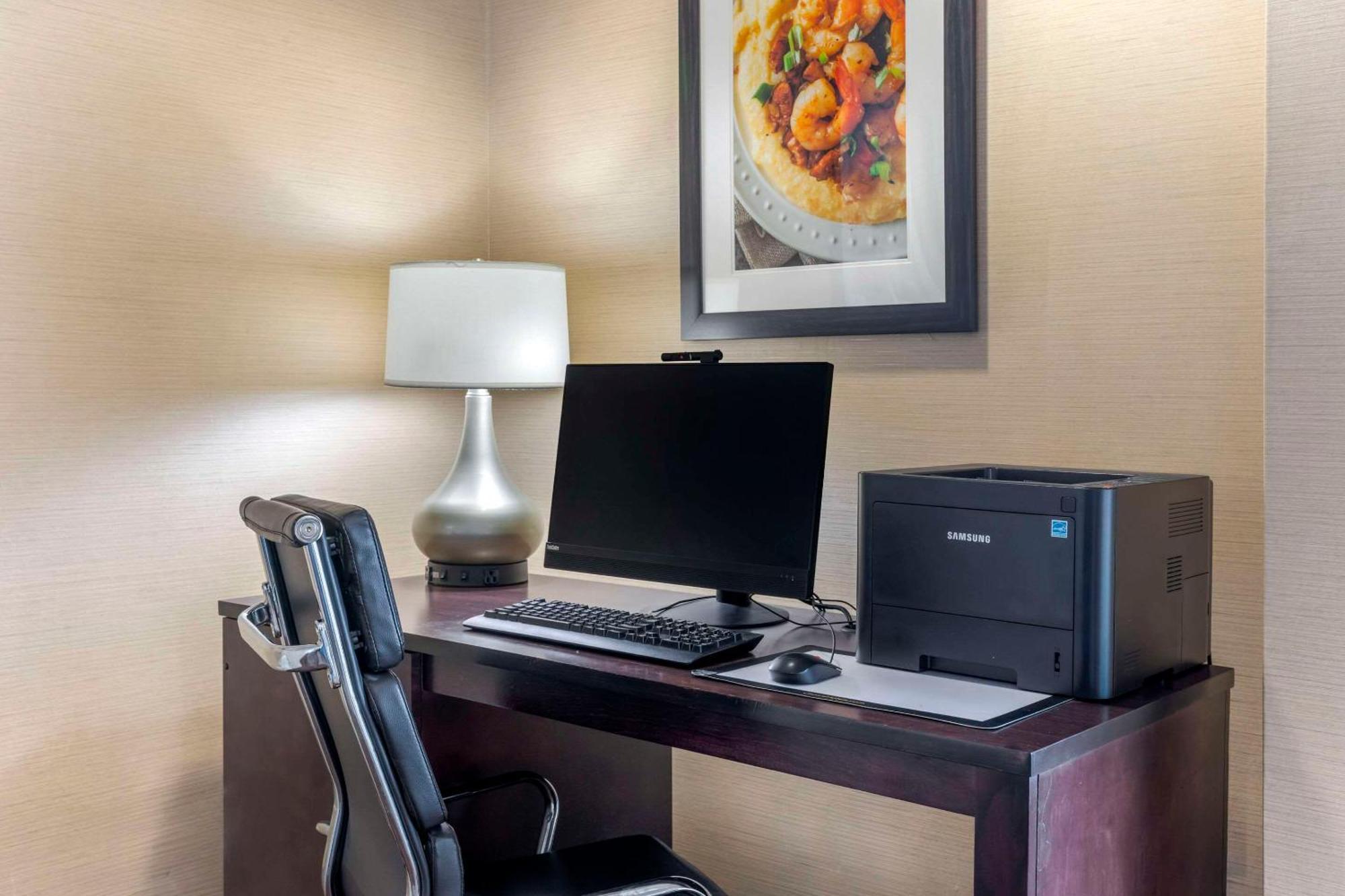 בליית'וויל Comfort Inn & Suites מראה חיצוני תמונה