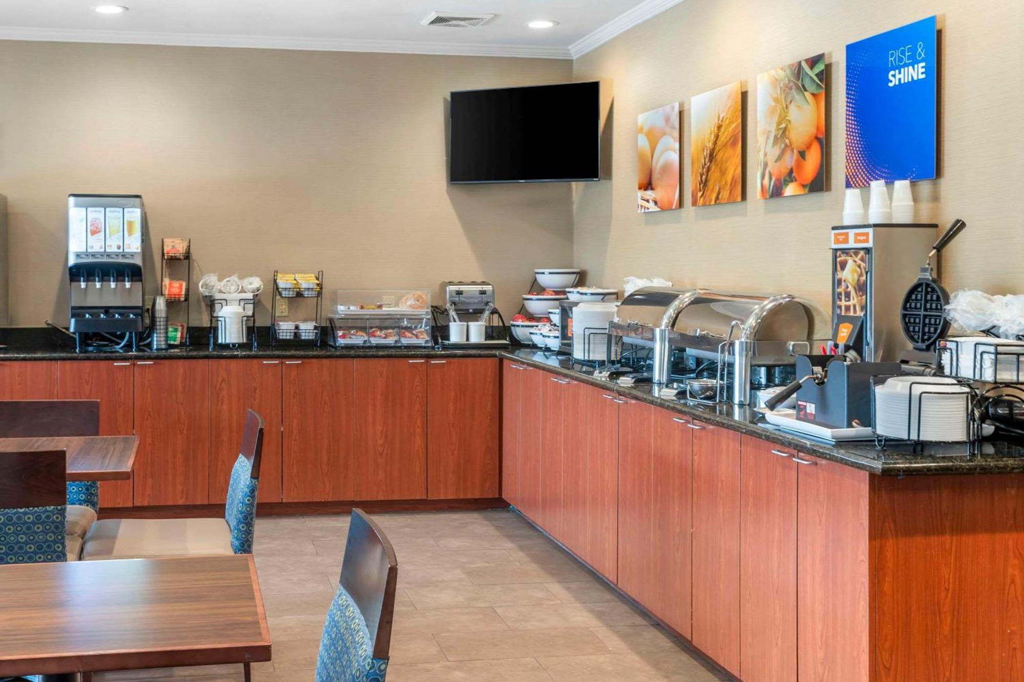 בליית'וויל Comfort Inn & Suites מראה חיצוני תמונה