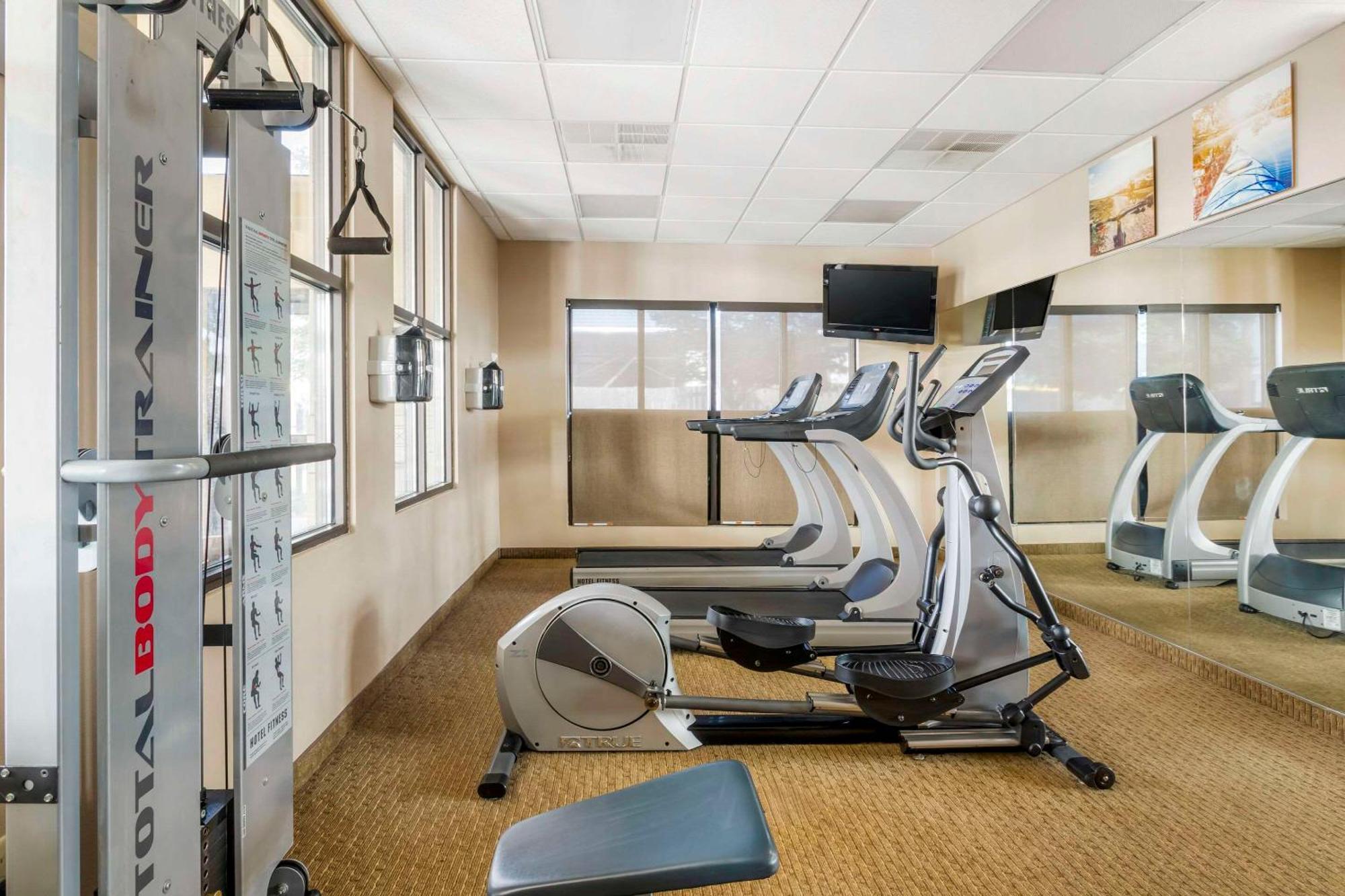 בליית'וויל Comfort Inn & Suites מראה חיצוני תמונה