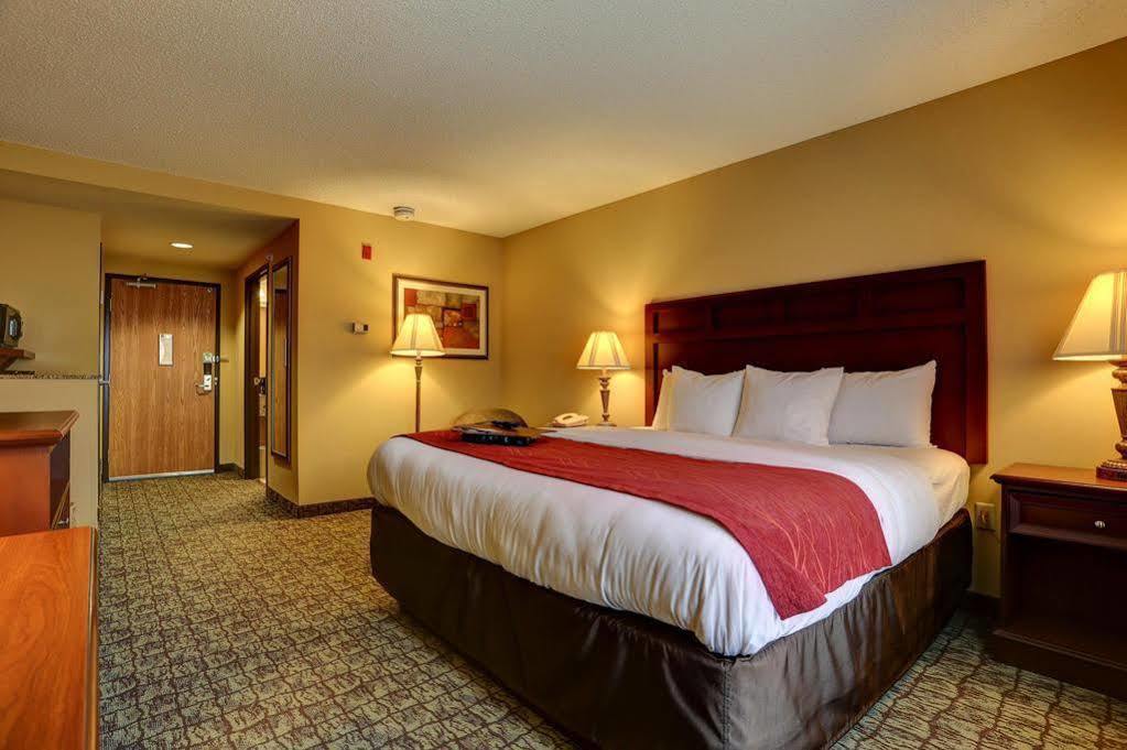בליית'וויל Comfort Inn & Suites מראה חיצוני תמונה
