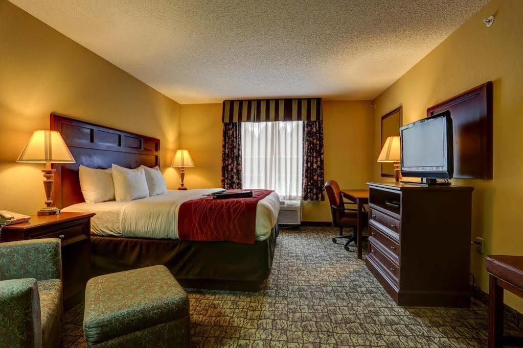 בליית'וויל Comfort Inn & Suites מראה חיצוני תמונה